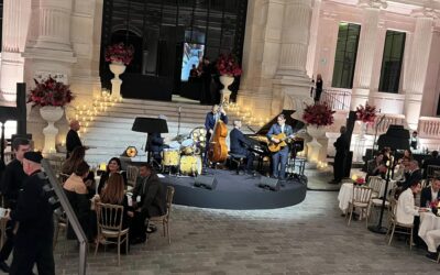 Groupe de musicies qui jouent au Palais Galliera