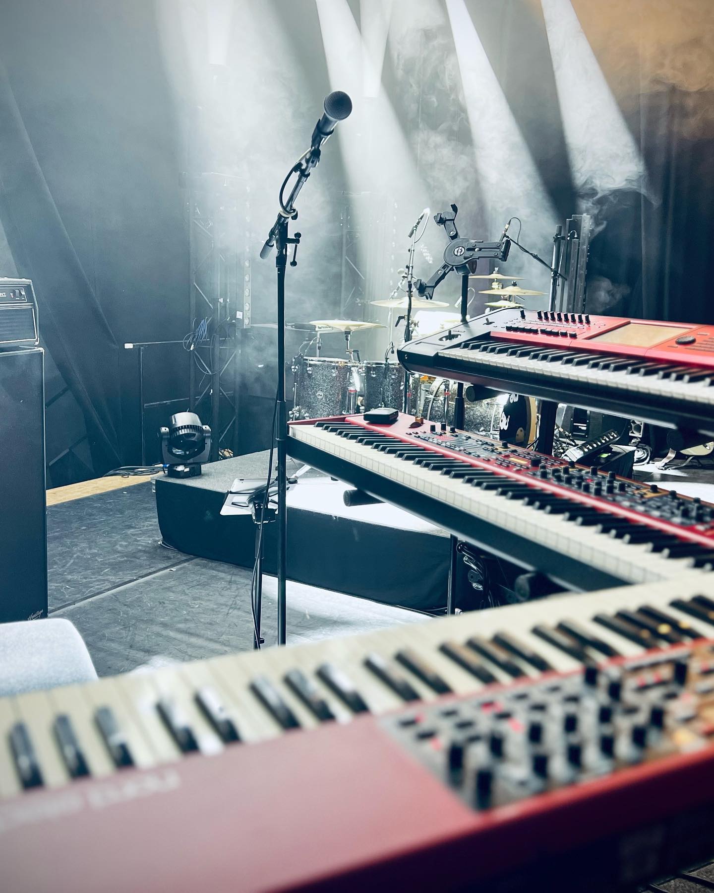 Backline avec clavier Nord Stage
